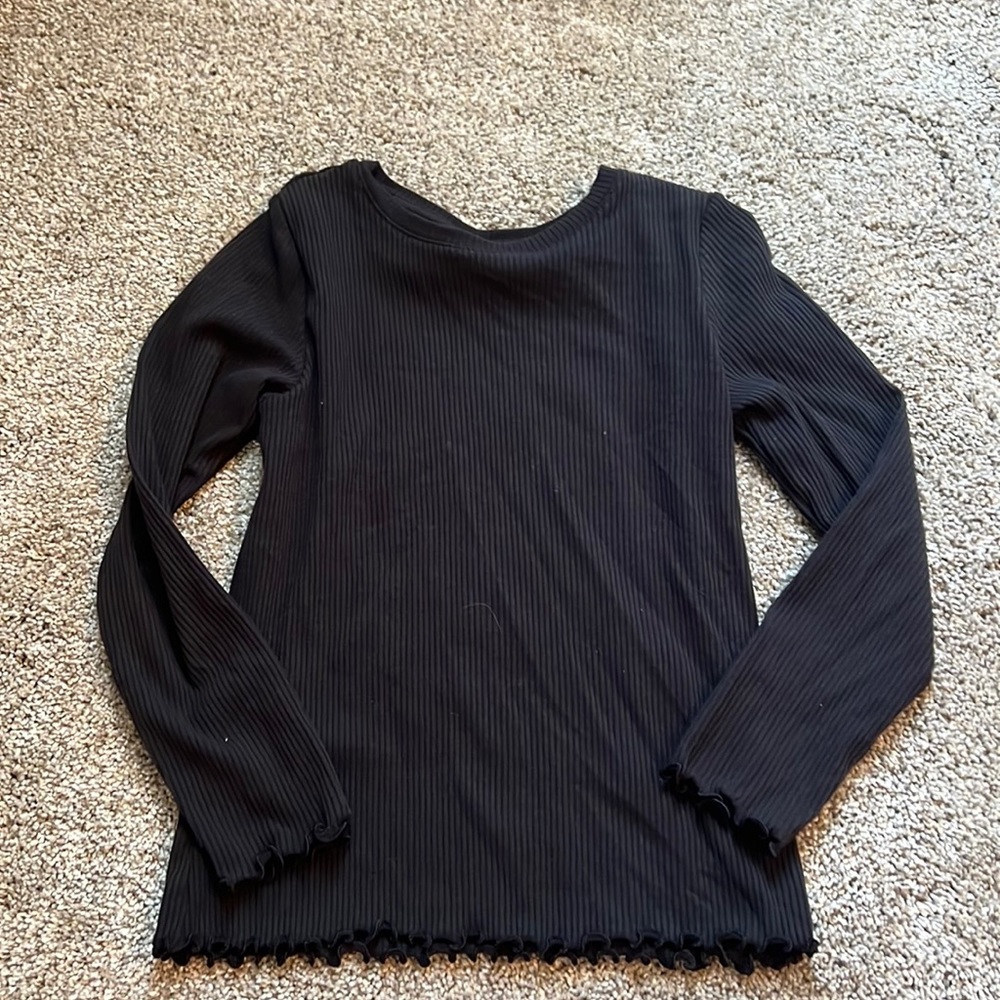 Trendy, black ribbed girls shirt
